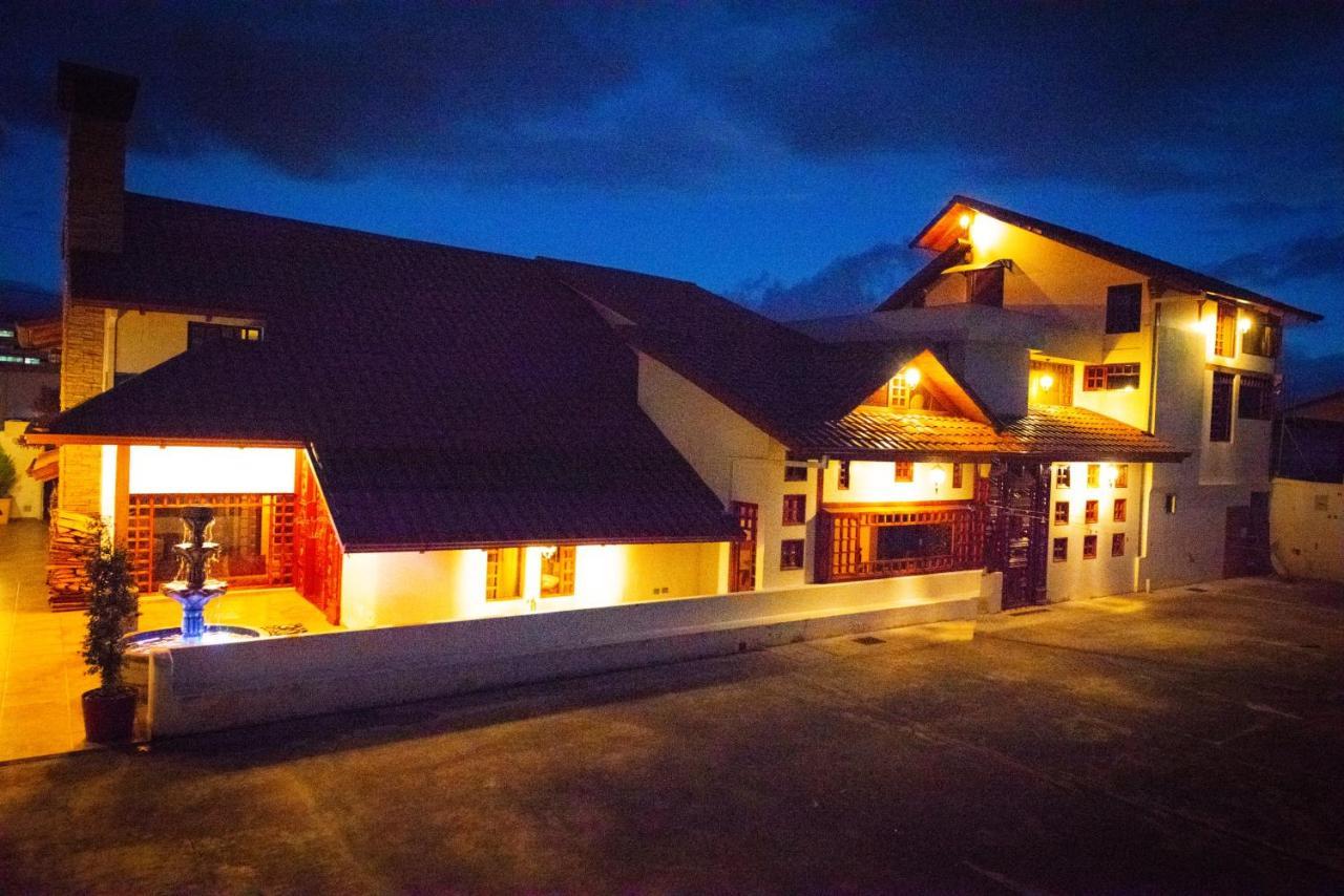 Hostal Dulce Hogar Latacunga Exteriör bild